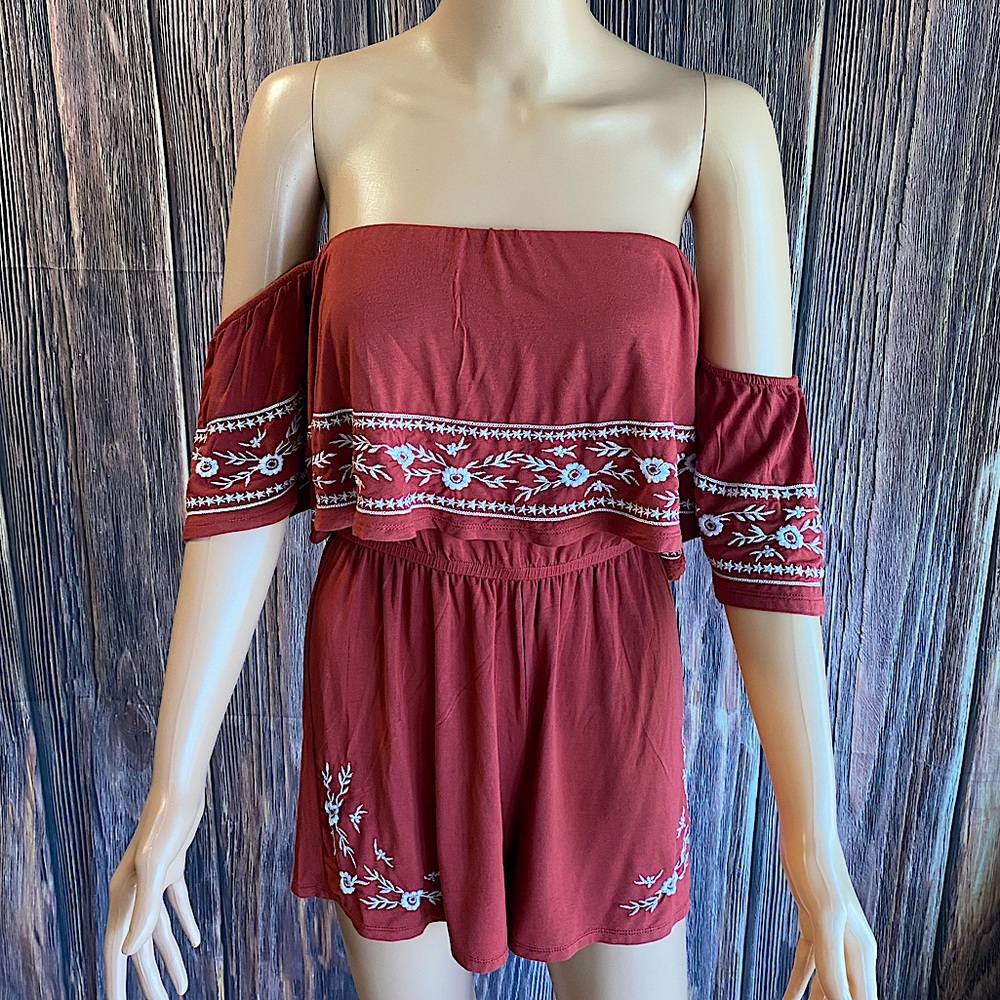 American Eagle Outfitters sz Small burnt orange white floral embroidered romper